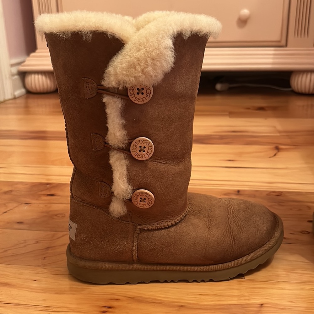 bailey button uggs chestnut size 5 - Picture 2 of 5